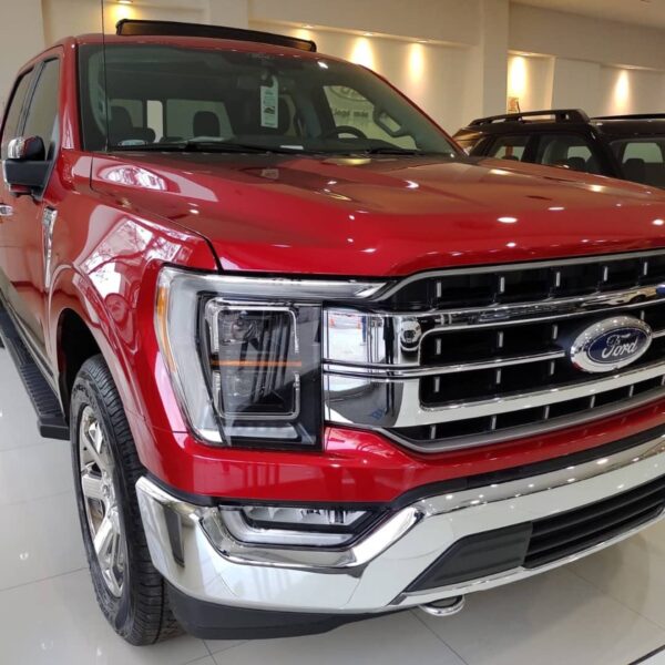 FORD F-150 LARIAT